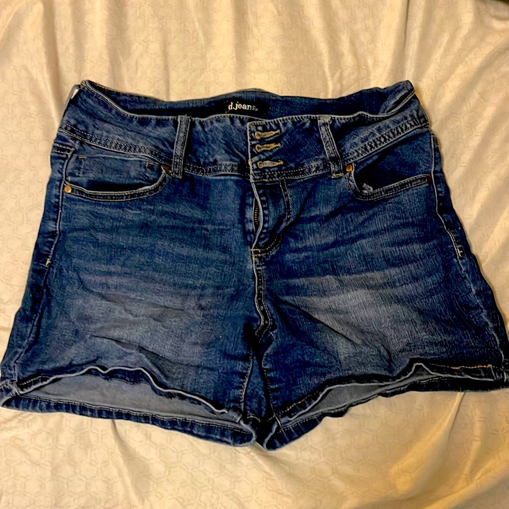 Shorts. Size Ten. 3 buttons on the front. Never worn